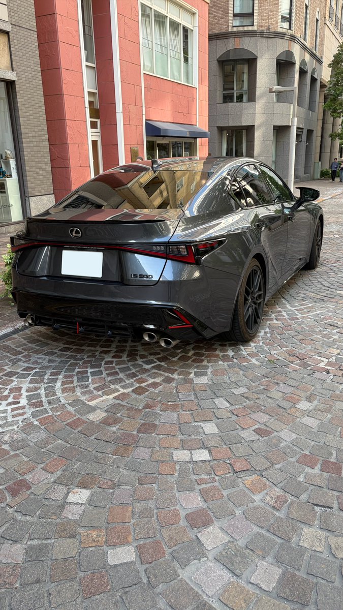 pinohal's tweet photo. 久しぶりに汐留イタリア街
#LEXUS
#is500 https://t.co/Rm8GnAYEIS