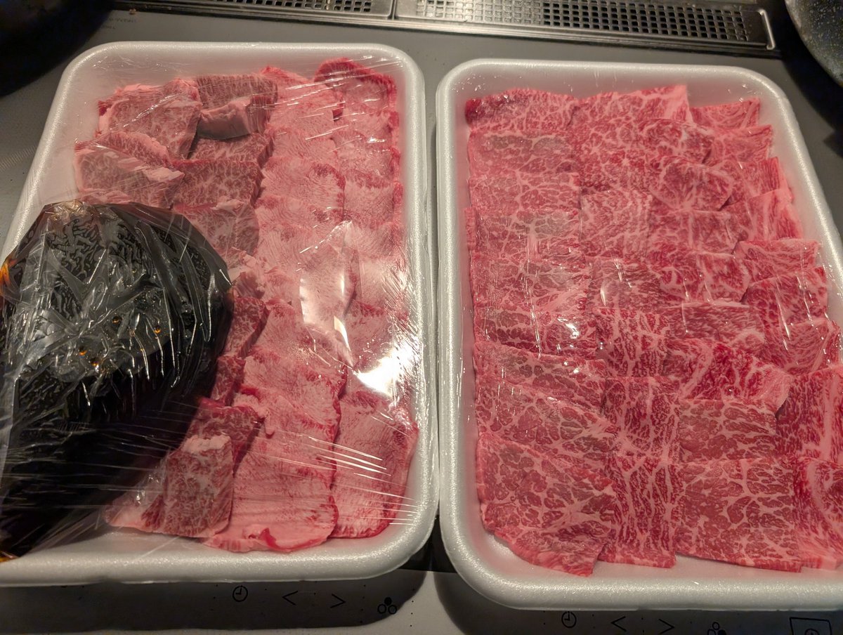 ARI__UnU's tweet photo. ご依頼していたお肉が到着しました🐻
姉夫婦にもお裾分けし、とても美味しくいただきました‼️
タンもカルビもハラミもどれも一級品でした🐻
付属してくださったタレもお肉の味を引き立てる最適なお味でした🐻
焼肉最高‼️‼️‼️‼️ https://t.co/CDM0FsVhpK