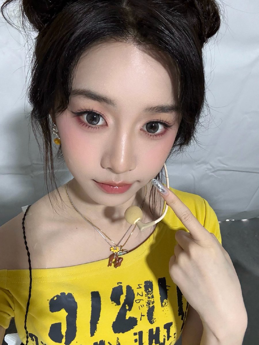 🧧[ 2026.05.03 ] R.E.D

< Super Topic >

[R.E.D LULU] Shanghai I love you all 🥰🥰🫶🏻🫶🏻🐈‍⬛🐈‍⬛

🔗 weibo.com/7913845262/529…

#RED_RedEraDiva #R_E_D
#LULU #YinZilu