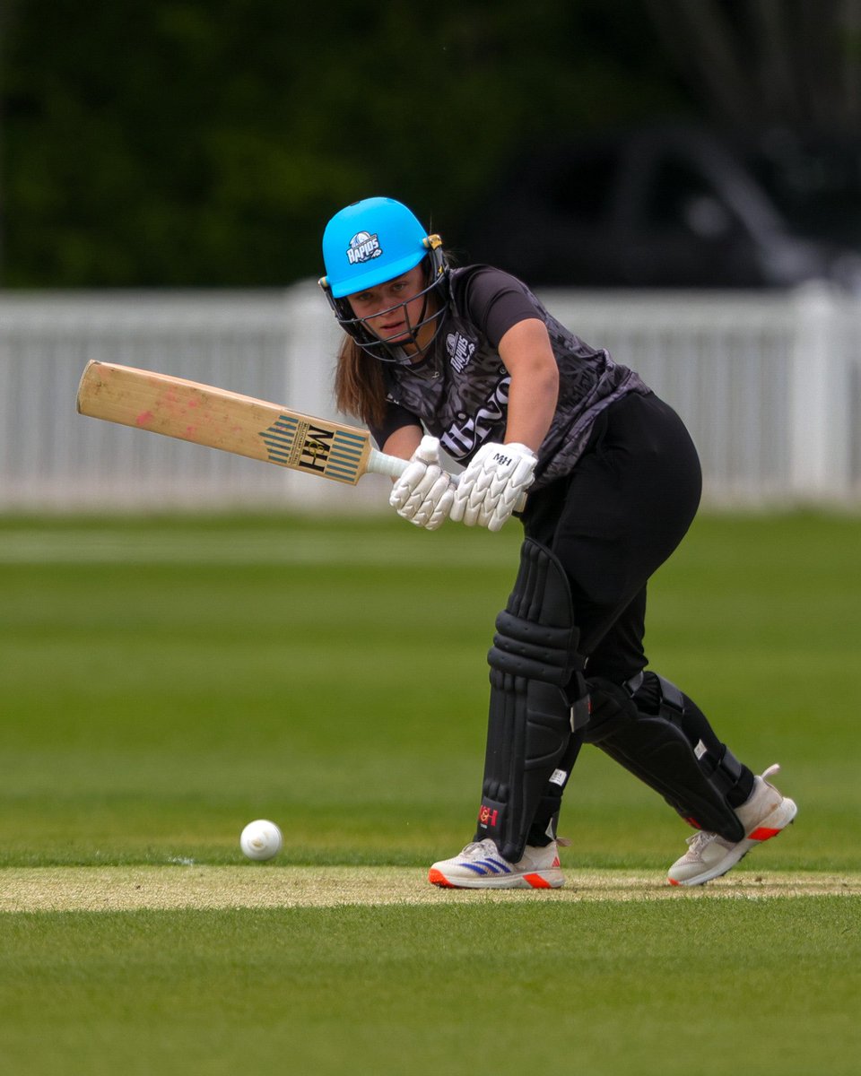 WorcsCCCWomen's tweet photo. Rapids: 49/3 (15 overs) 🌊

📊 https://t.co/6o5DtvZcxV https://t.co/YHPGRADeV0