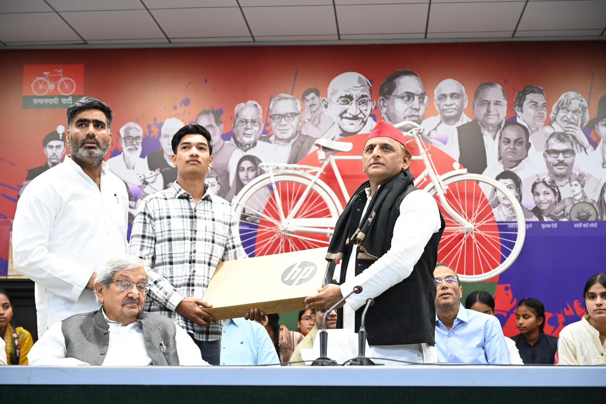 yadavakhilesh's tweet photo. https://t.co/QZwWaR2mKf