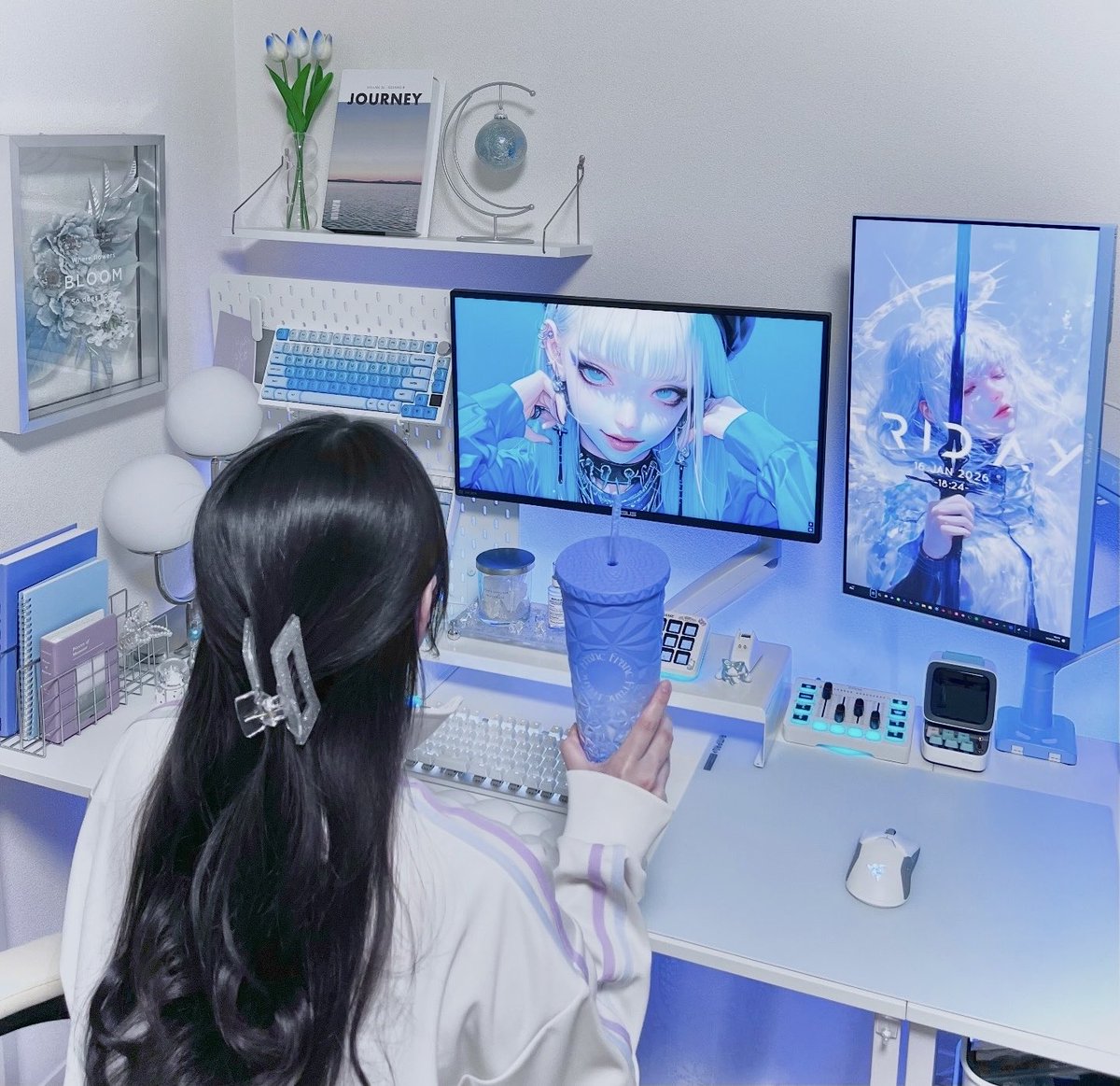 【お取引終了しました】縁起のいい机です✨ 自分の机を持ちました💕 大学卒業以来、お初かも⁉️ここでパソコンも