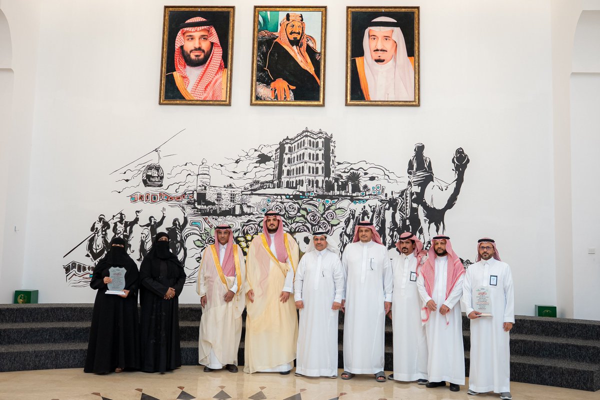 MOE_TIF's tweet photo. سمو محافظ الطائف يُكرّم (60) طالبًا وطالبةً من الموهوبين في برامج العلوم والتقنية

https://t.co/AXGAQ55mVy

#تعليم_الطائف https://t.co/GIHHmRUNdL