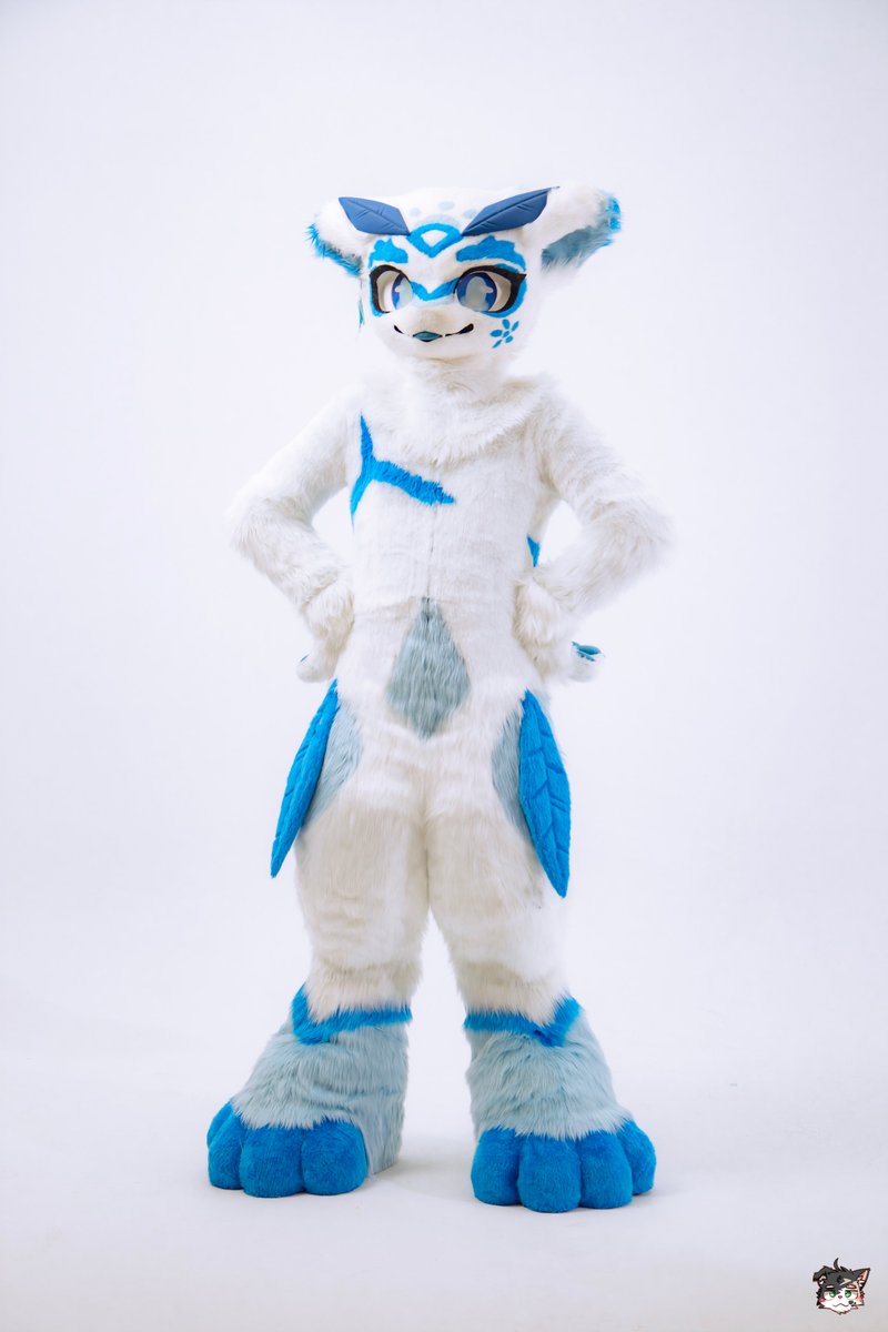 "어제가 휴일이라 그런지, 오늘은 제법 힘이 나네요!"

「昨日が祝日だったせいか、今日はかなり元気が出ますね！」

#FursuitEveryday #fursuit #青華記