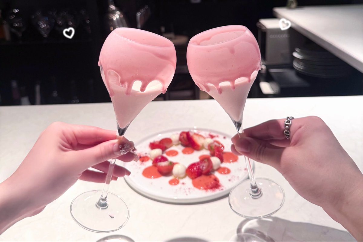dyukushi_kiara_'s tweet photo. 📍CHANFE TOKYO(シャンフェ東京) / 上野
念願のピンクカクテル🍸🎀❤︎.*
苺のカプレーゼもとっても美味しかった🍓 https://t.co/wOXQovJWLH