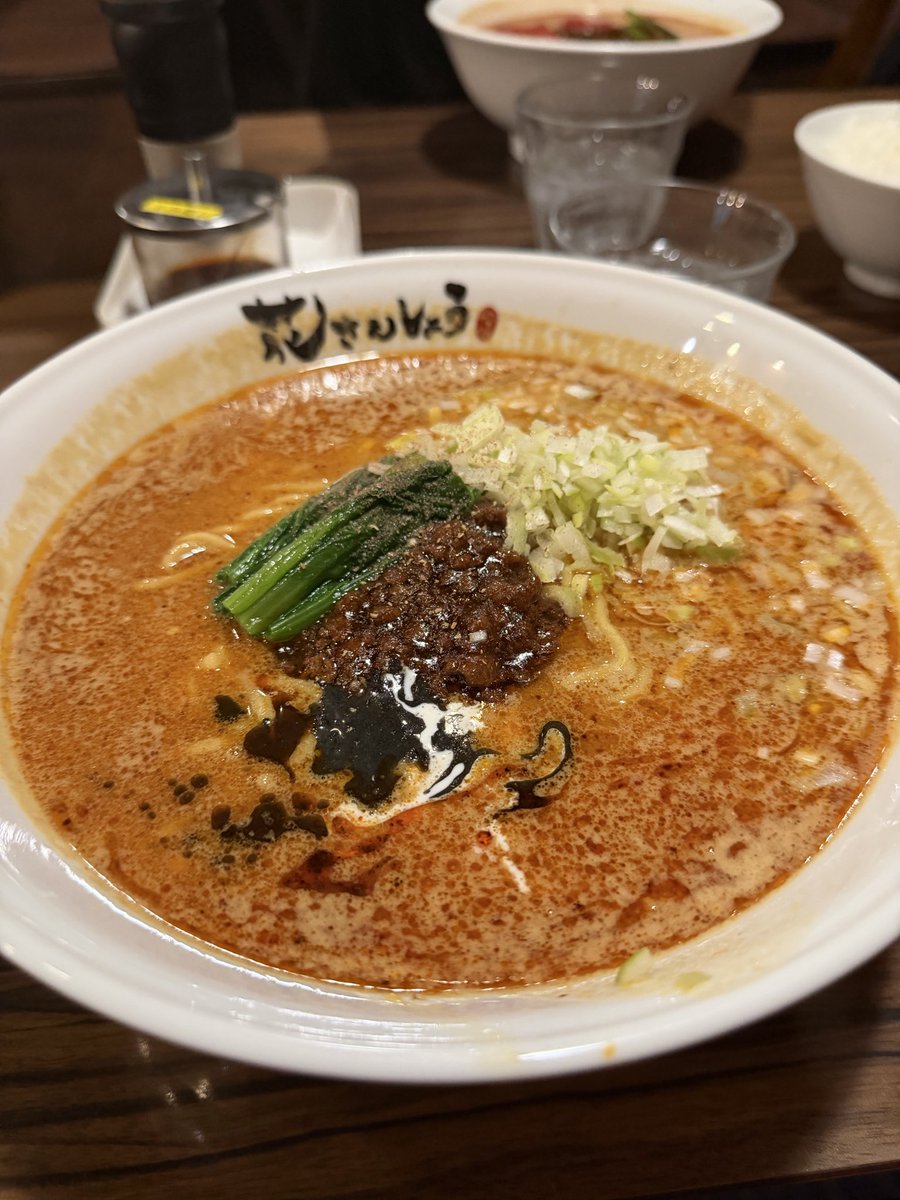 花さんしょうさん。
担々麺、大盛り。
美味しかったです♪♪♪ 
花さんしょう