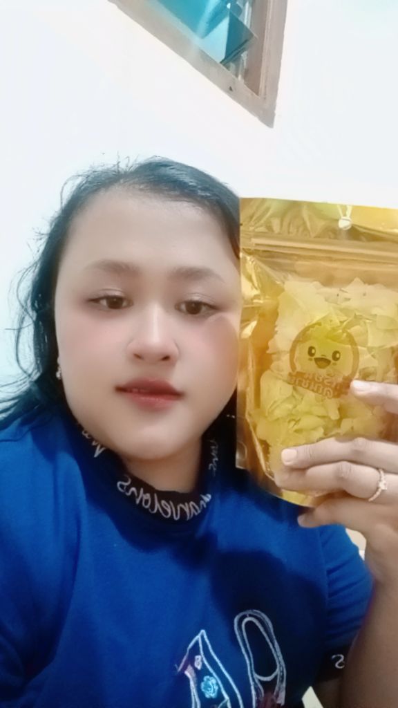 InaHayati18's tweet photo. This is so yummy,thanks you mae @Wintanasup_69 and @Saint_sup for sending this,I really love these chips 😋🥰 #Saint_sup https://t.co/z11HxYLgjz