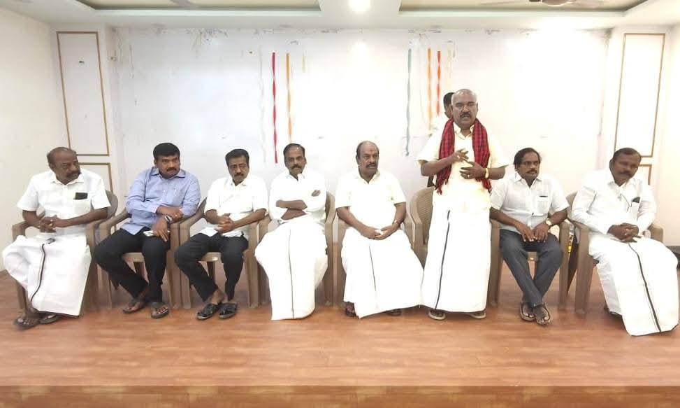 DrJSriNisha's tweet photo. கழக கொள்கைப் பரப்புச் செயலாளர் முன்னாள் ஒன்றிய இணைஅமைச்சர்
@Jagathofficial அவர்கள் தலைமையிலும்,விழுப்புரம் வடக்குமாவட்டசெயலாளர்
@GinjeeMasthan அவர்கள் முன்னிலையிலும், மயிலம் சட்டமன்றத் தொகுதி தேர்தல் வாக்கு எண்ணிக்கை முகவர்கள் கலந்து கொண்ட ஆலோசனைக் கூட்டம் நடைபெற்றது https://t.co/Y7wN8M0YBK