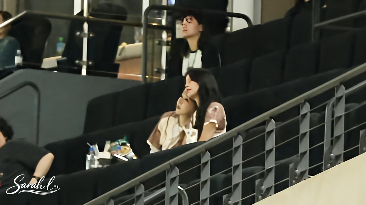 LIUHUIHSUAN1's tweet image. 26.05.03 TSG Hawks 心動時刻 Preview
看球兼偶像劇？？？

妹妹啊 當燈泡辛苦了

#마마무 #MAMAMOO
#Solar #솔라
#문별 #MoonByul 
#MAMAMOO_Plus