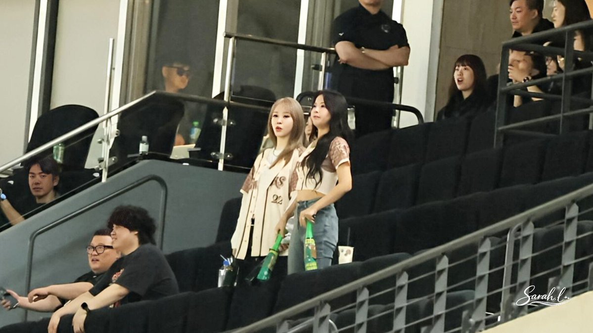 LIUHUIHSUAN1's tweet image. 26.05.03 TSG Hawks 心動時刻 Preview
看球兼偶像劇？？？

妹妹啊 當燈泡辛苦了

#마마무 #MAMAMOO
#Solar #솔라
#문별 #MoonByul 
#MAMAMOO_Plus