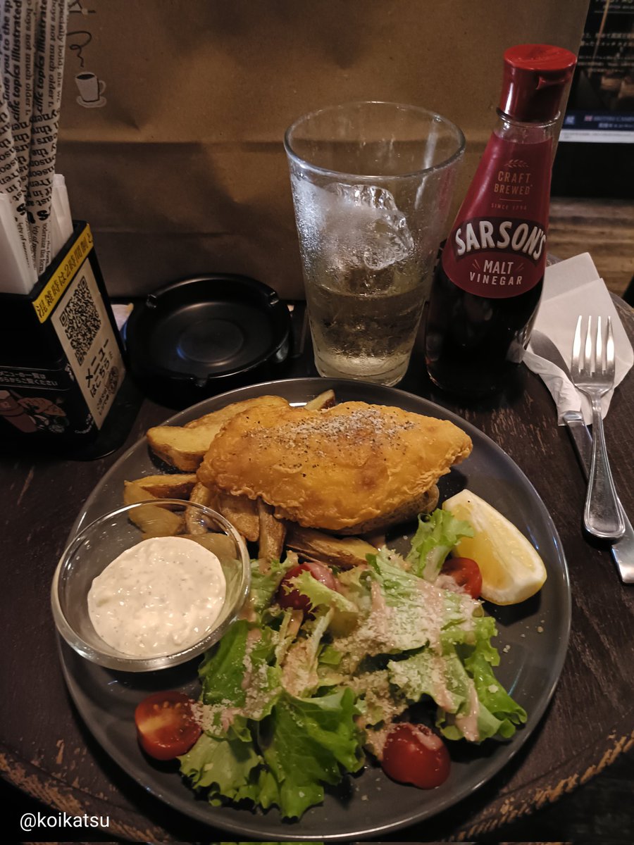 koikatsu's tweet image. フィッシュ＆チップス(・∀・)b

そしてデュワーズのハイボールをお替り！(∩´∀｀)∩ﾜｰｲ

白身魚のフライにタルタルソースは最高🤤🐟

#むしろタルタルソースが主食
#HUB