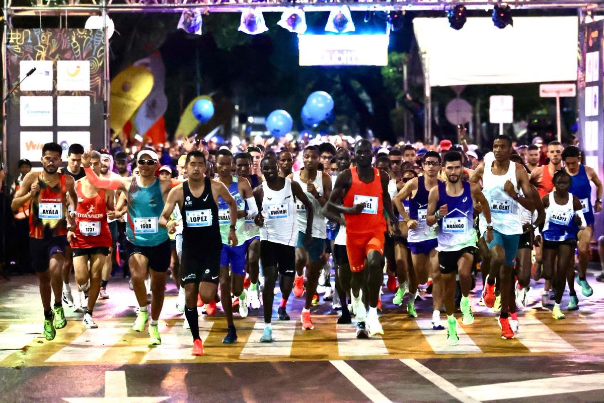 AlcaldiaDeCali's tweet photo. ¡Cali está haciendo historia con cada kilómetro! 🔥 3.000 atletas recorren a esta hora las calles de nuestra ciudad para conquistar los 42k. 🏃‍♀️🏃🏅

#MaratonDeCali2026 
#CaliEsDondeDebesEstar https://t.co/RKyKayFitB