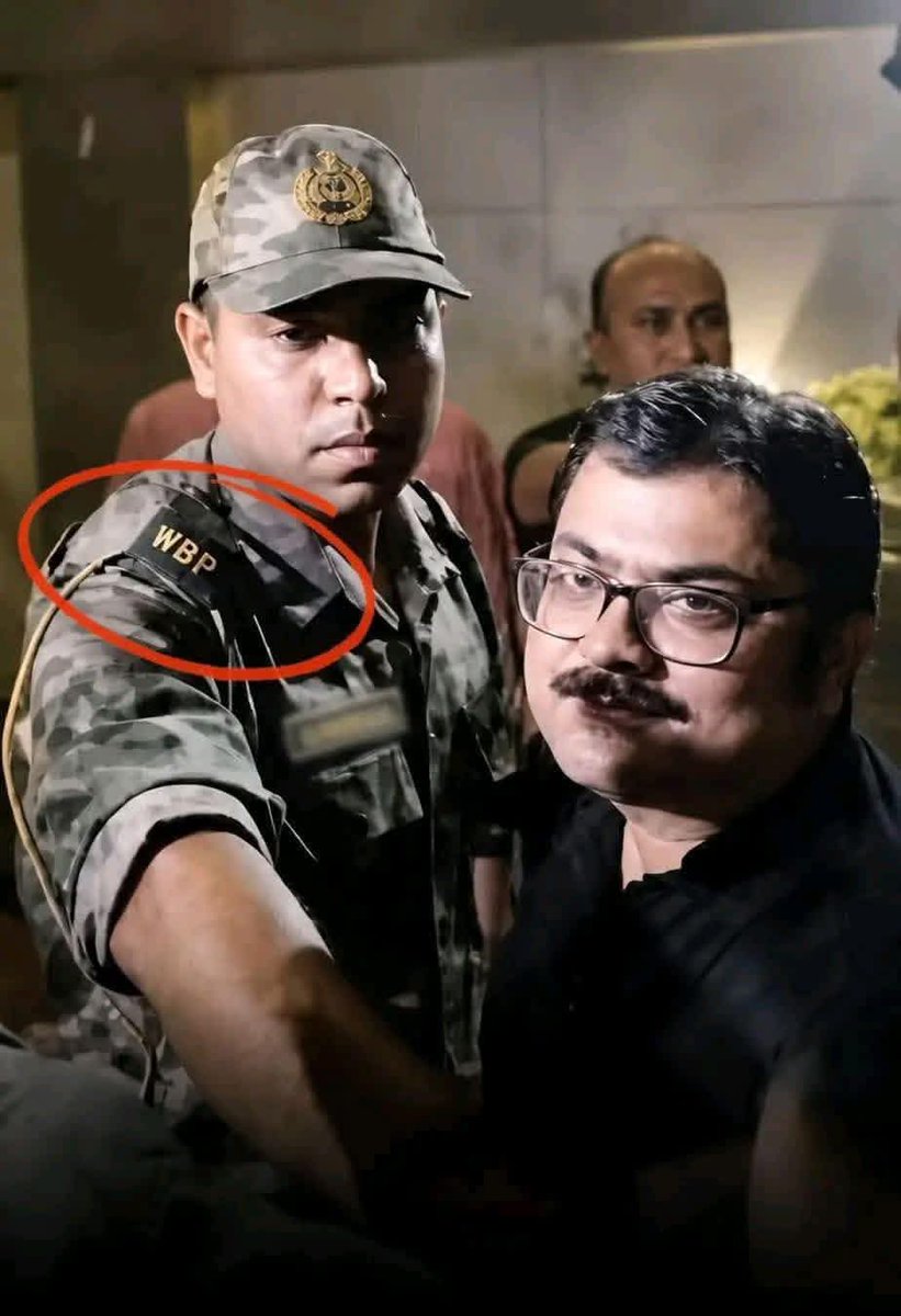 AvikAm28's tweet photo. @SudhanidhiB When the sick hyenas of BJP were coming to attack then the Bengal police kept Garga Da in check. BJP is a fool who doesn't see anything https://t.co/bEsV2PMuRU