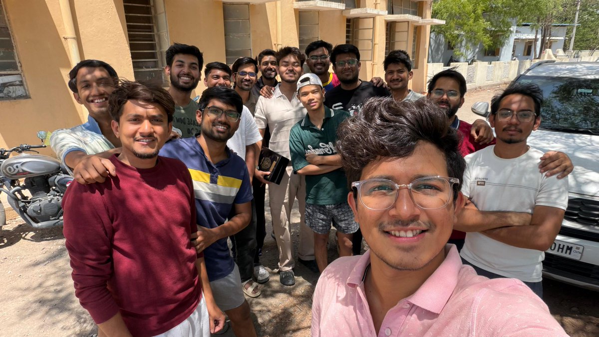 Bagaria_hardik_'s tweet image. Leaving my alma mater after 5 years.
And I can't tell you how hard it was to do so. 🥺
At that point, I just wanted to stay there.
#medX #MBBS