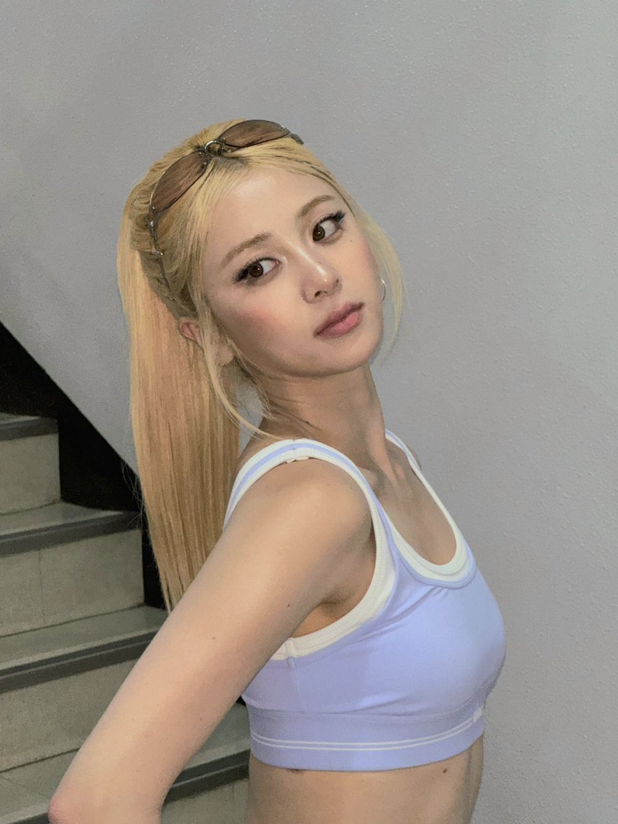 yunjin tweet media