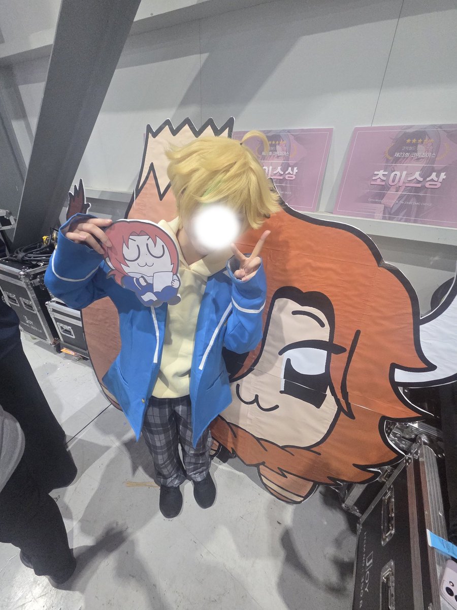 コウ tweet media