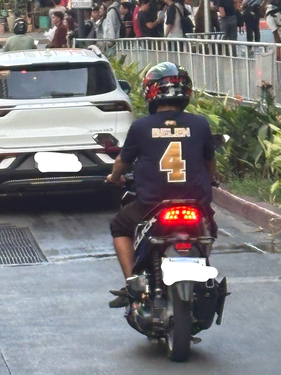 Nakita q rin siya nakamotor papunta sa araneta,,