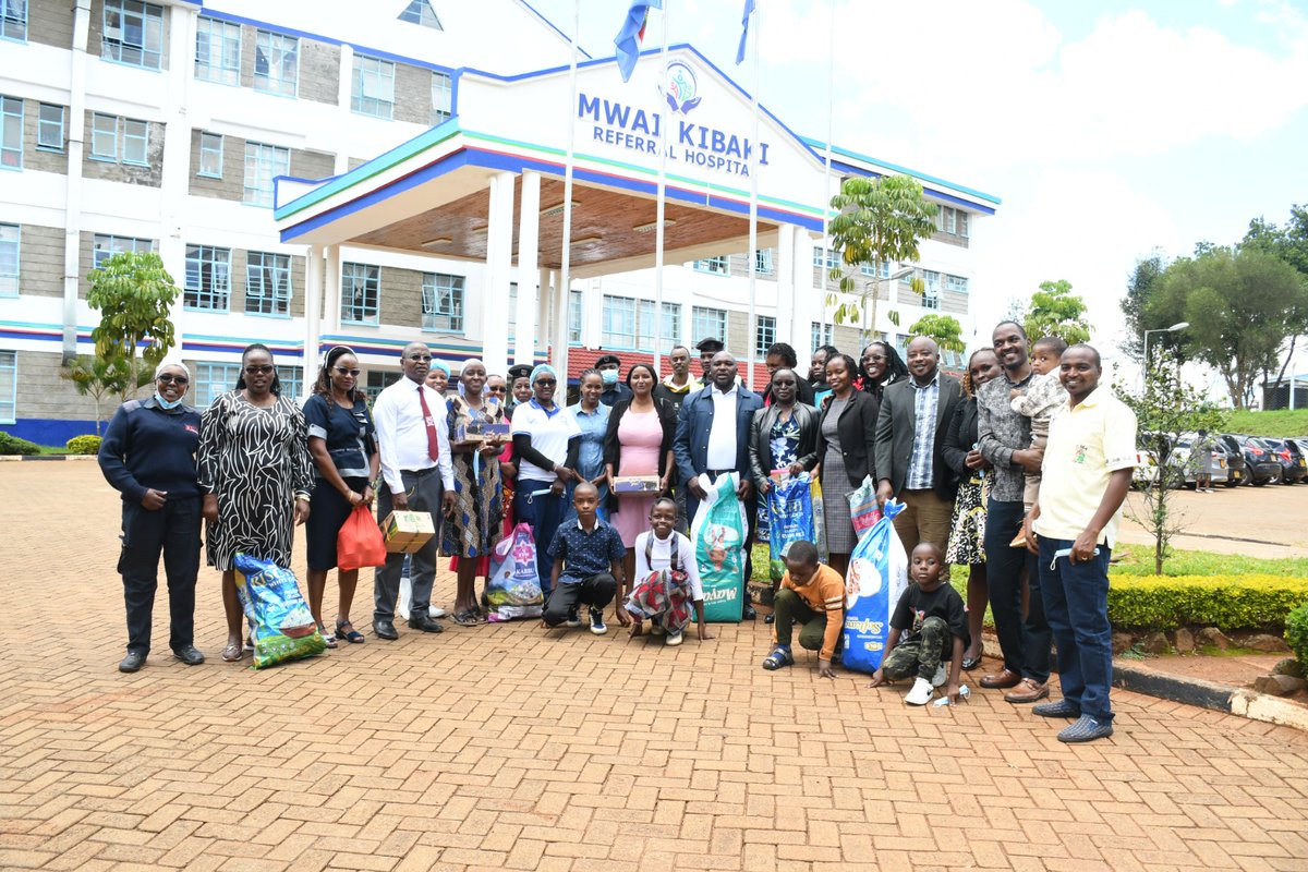 Mwaikibaki_hosp's tweet photo. @Mwaikibaki_hosp today hosted St. Luke Small Christian Community from Catholic Church, Othaya Parish who visited patients in Oncology, Maternity and Paediatric wards, sharing love, gifts and support. We truly appreciate these acts of goodwill. #CompassionInCare #CommunitySupport https://t.co/ntaWD8nGhe