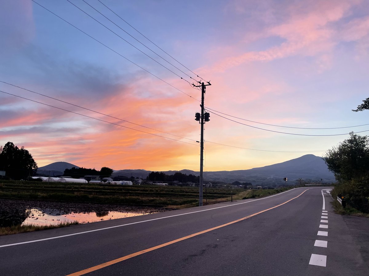 soudiary9's tweet photo. 福島県の田舎道
夕陽が綺麗だった🌅🏍️ https://t.co/0kOEdjo9EB