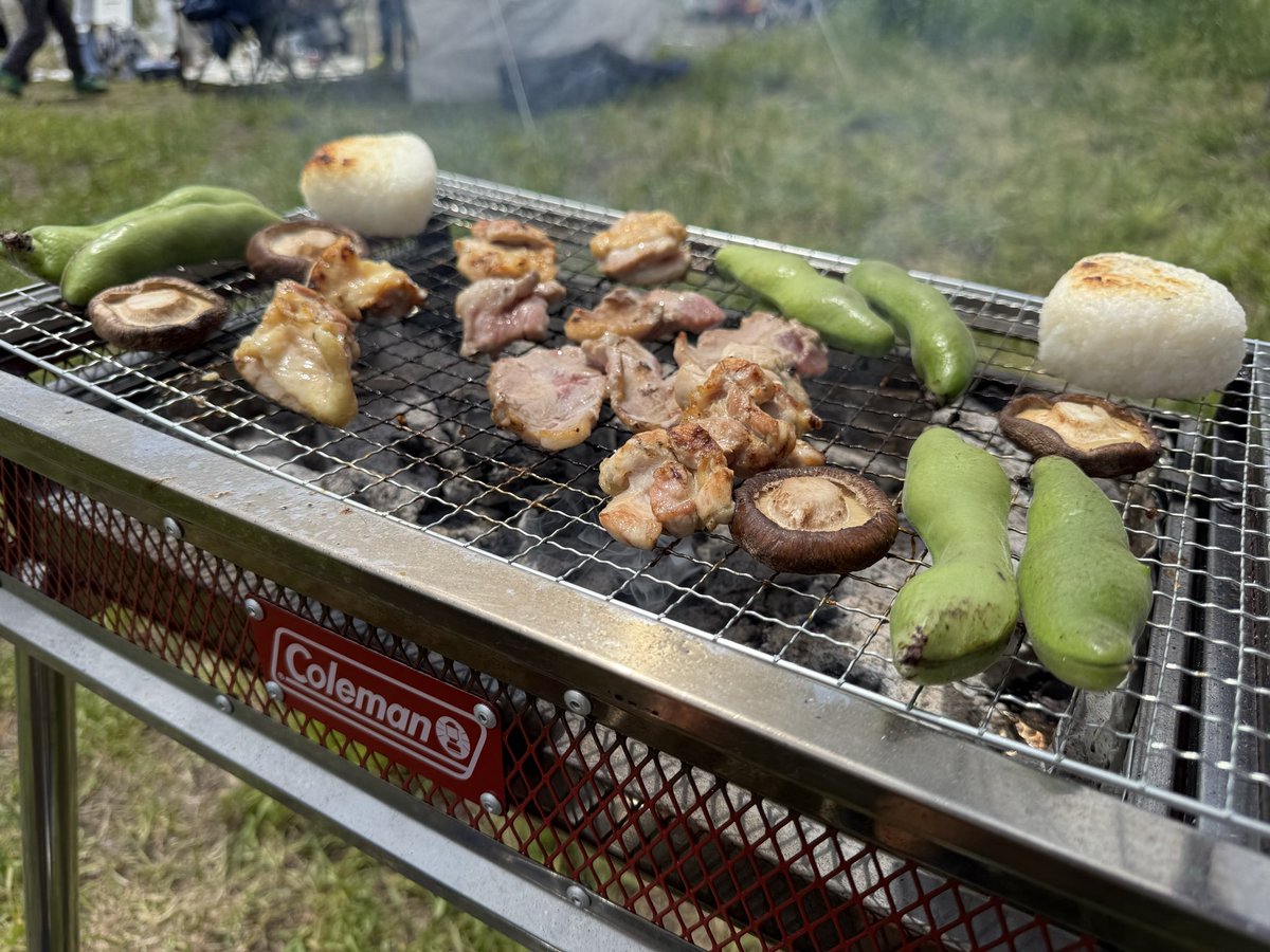 xTZNBMXMxw81481's tweet image. 🏃‍➡️🍖⛺️府中郷土の森公園でバーベキューの前に、息子たちに準備を任せてひとりでランニング🏃‍♂️
多摩川〜国立市の谷保天満宮、湧き水や小川沿い〜府中市の緑道を14km
やっぱり炭火で焼いた肉はうまい🥩😋
#ランニング　#自分の定番コース　#BBQ