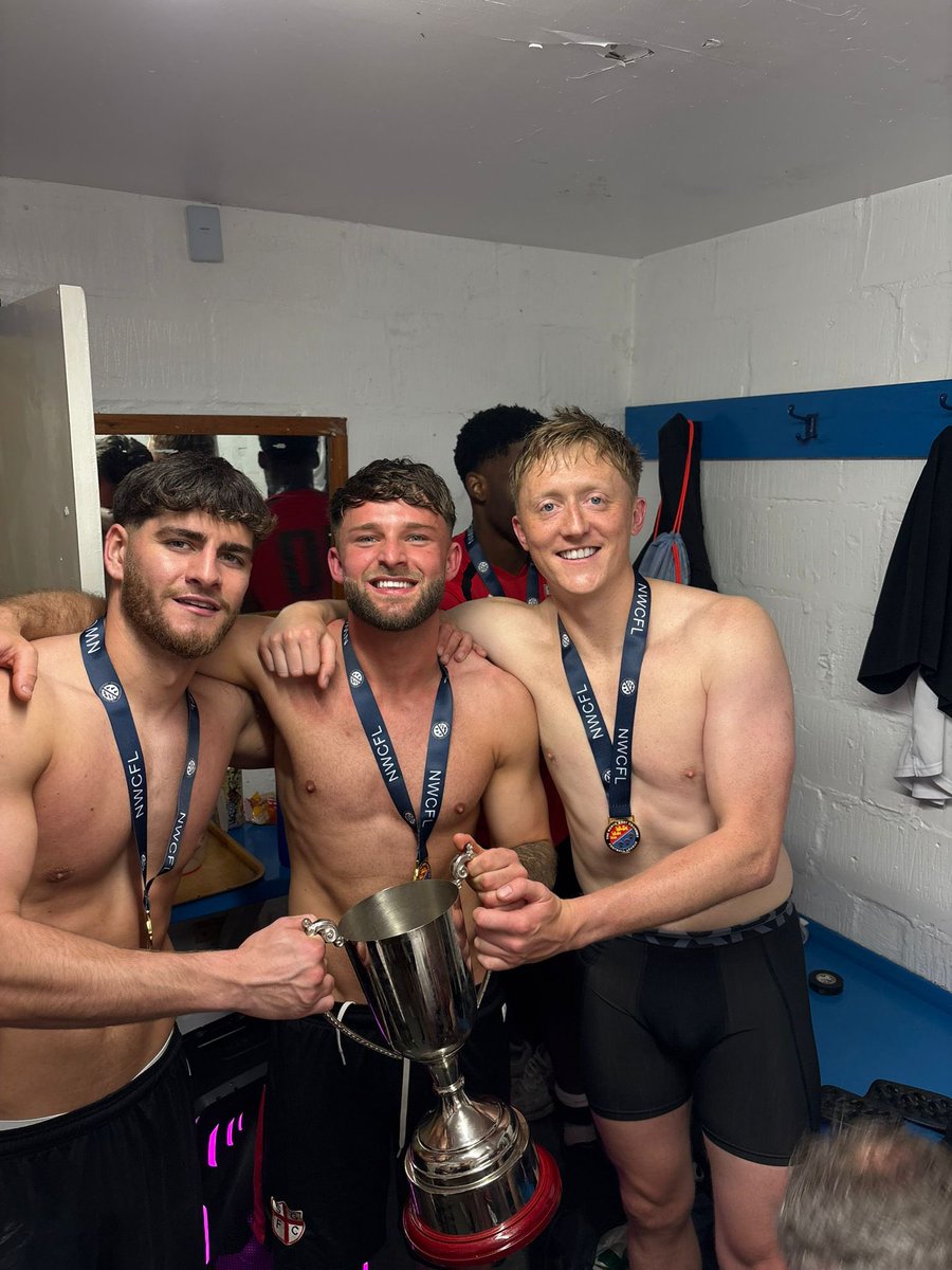 WillWareing's tweet photo. Couldn’t have done it with a better group of lads or club 🔴⚫️

What a day, what a season, it’s been a pleasure ⚽️❤️

WE ARE GOING UP @OfficialSGFC 🏆 https://t.co/vrD0l54c5u