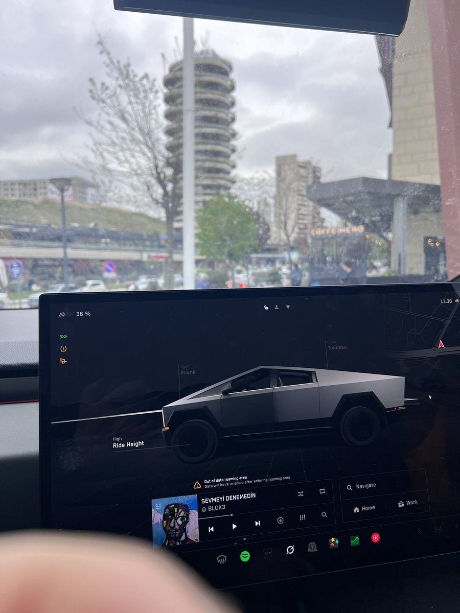 KemalKackin's tweet image. GordionAVM’de Cybertruck’ı yakından görmek bambaşka bir deneyim oldu.

Yüksek torklu elektrik motorları, adaptif süspansiyon sistemi ve zorlu koşullara uygun tasarımıyla sadece bir pickup değil; performans, dayanıklılık ve teknoloji odaklı bir platform. #Cybertruck

📍 Ankara