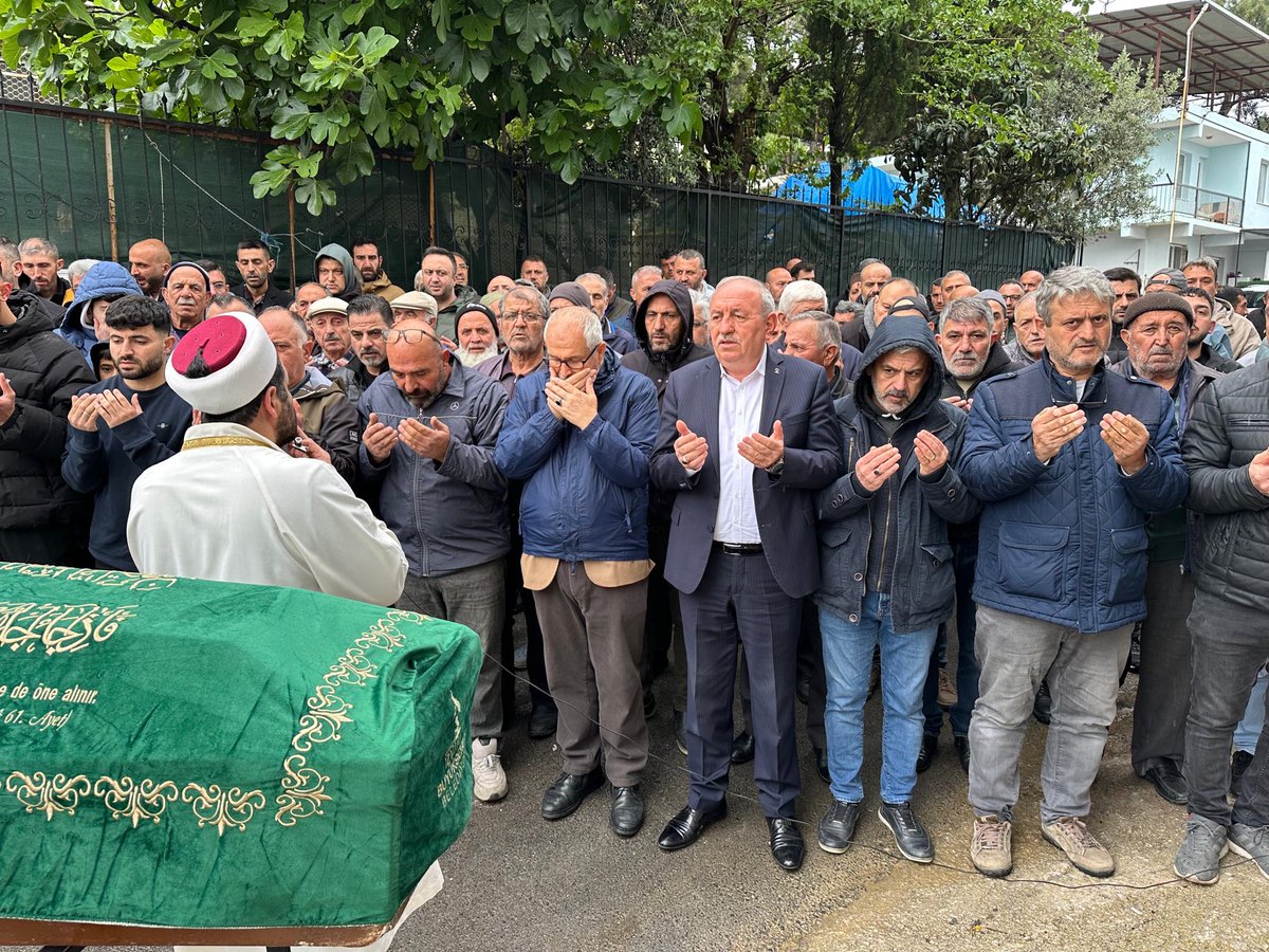 Limontepe mahallemizde Rahmet-i Rahman’a kavuşan Rasim İlkılıç abimizi Ebubekir sıddık camii’nden dualarla ebediyete uğurladık. 

Merhuma Allah’tan rahmet; ailesine, sevenlerine sabır ve başsağlığı diliyorum.
Mekanı cennet olsun.
