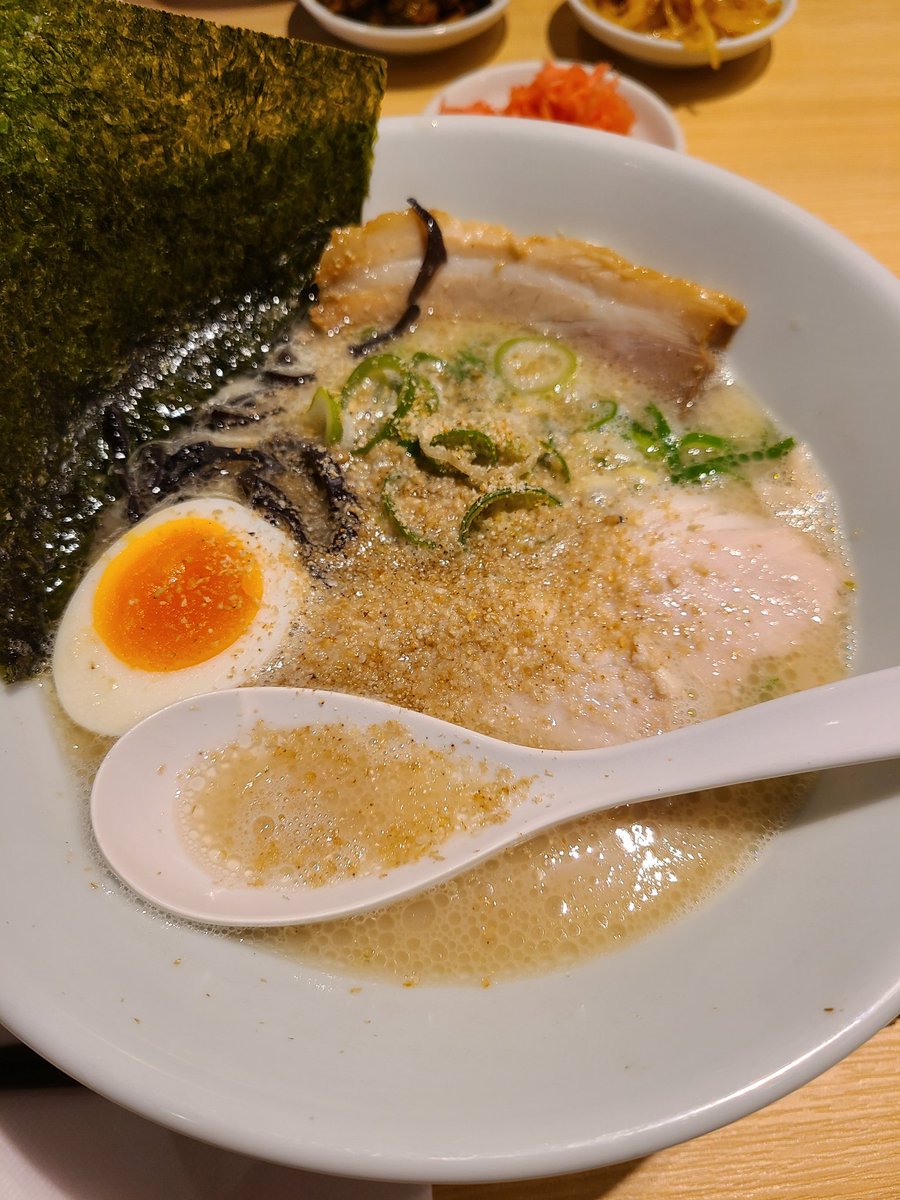 ultimate_sktn's tweet photo. かなり久しぶりに一風堂の極白丸元味
！この後辛子高菜を投入し美味しく頂きました！
#ラーメン https://t.co/nWlr9xMHaL