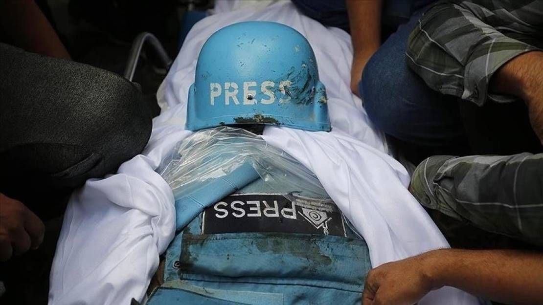 elif_sude_06's tweet image. Dünya Basın Özgürlüğü Günü'nde #Hamas:

Siyonist işgal, Filistinli gazetecileri ve Filistin'de faaliyet gösteren tüm medya kuruluşlarını hedef alan acımasız saldırılarına devam ediyor; kasıtlı cinayetler, doğrudan hedef alma, tutuklama ve medya muhabirliğini yasaklama yoluyla.