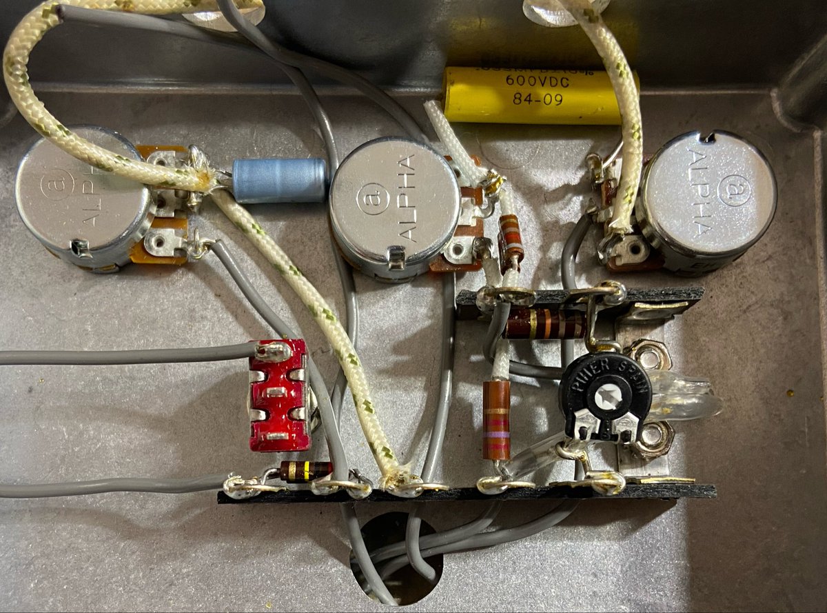 Silver Keg Fuzz（Mid Gain）を組み立て途中。 #HazyPedals