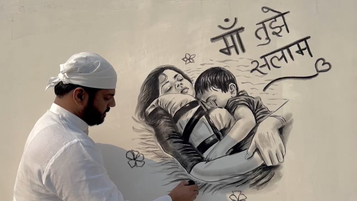 bstvlive's tweet image. अमरोहा 

➡चित्रकार जूहेब खान ने बनाया भावुक चित्र
➡नाव हादसे में मां और बच्चे को श्रद्धांजलि 
➡कोयले से मां बेटे का एक भावुक चित्र उकेरा
➡अमरोहा के निवासी है चित्रकार जुहैब खान

#Amroha #Art #Tribute #UttarPradesh