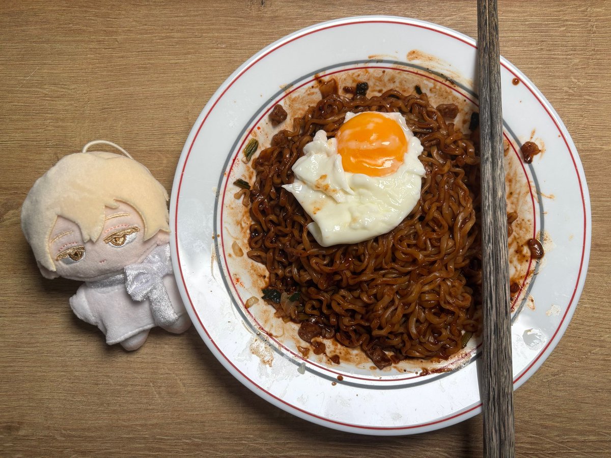 Hanashiiro's tweet photo. Buldak jajangmyeon with Luka https://t.co/AhgPm8Ptxk