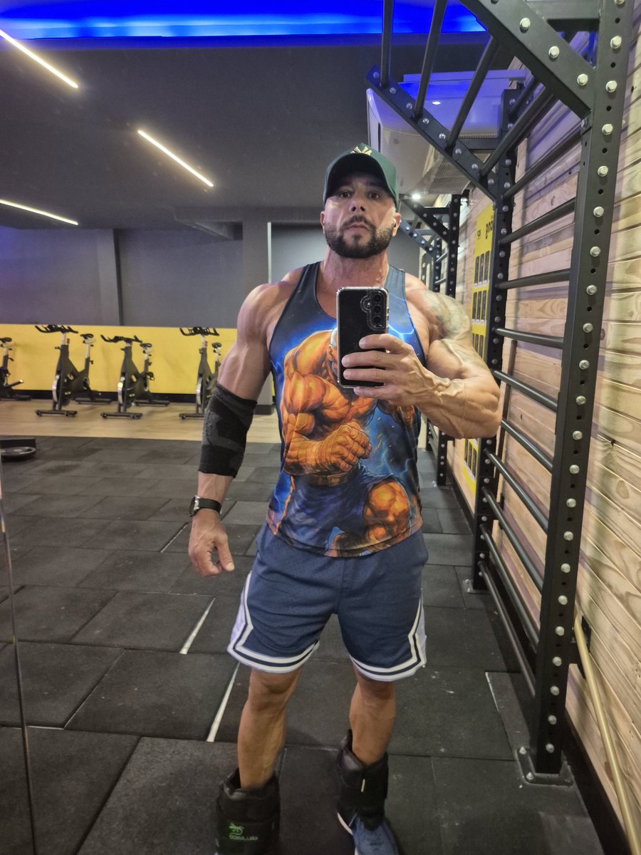 Andreistrong tweet media