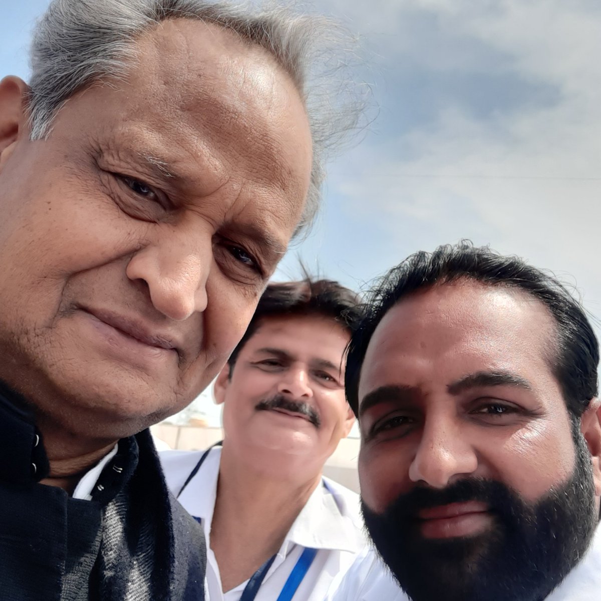 khushdeepS01's tweet photo. राजस्थान के पूर्व मुख्यमंत्री @ashokgehlot51 जी को जन्मदिन की हार्दिक शुभकामनाऍं । https://t.co/iIQzZ6Xvhf