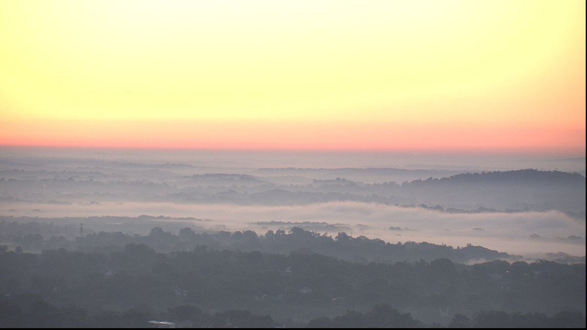 HenryRothenberg's tweet image. GOOD SUNDAY MORNING! Check out this shot from on of our Skycam's - the beautiful sunrise w/ patchy fog in the rolling meadows.

#TNwx #fog #sunrise @NC5