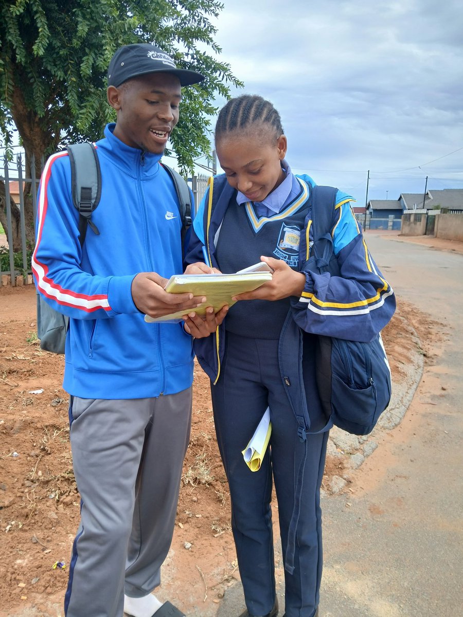 gauteng_effyc's tweet photo. ♦️ICYMI♦️
Gauteng EFF Youth Command PYILC member fgtr Karabo Mashatole conducted a voter registration and youth recruitment drive where they engaged learners from both Khanya Lesedi School of Specialization and Ratanda Secondary School.
#RegisterToVoteEFF #EFFYouthCommand https://t.co/CAiCqjLpKu