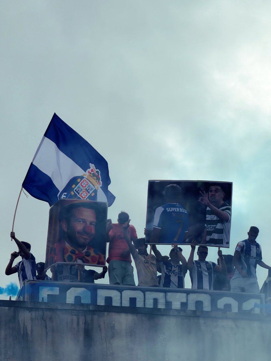 sandragomes2000's tweet photo. Se há coisa que os portistas têm, é memória. As palavras proferidas ao longo de toda a época por um presidente ressabiado de um clube que se diz diferente nunca serão esquecidas. Que o FC Porto ocupe uma mansão na tua cabeça por longo tempo, Fred. https://t.co/IhNaDrsrGU