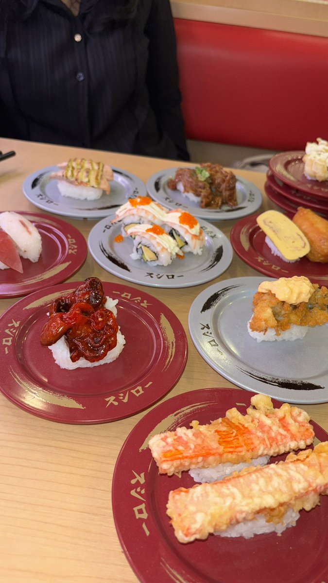 bekerja untuk makan enak 😋