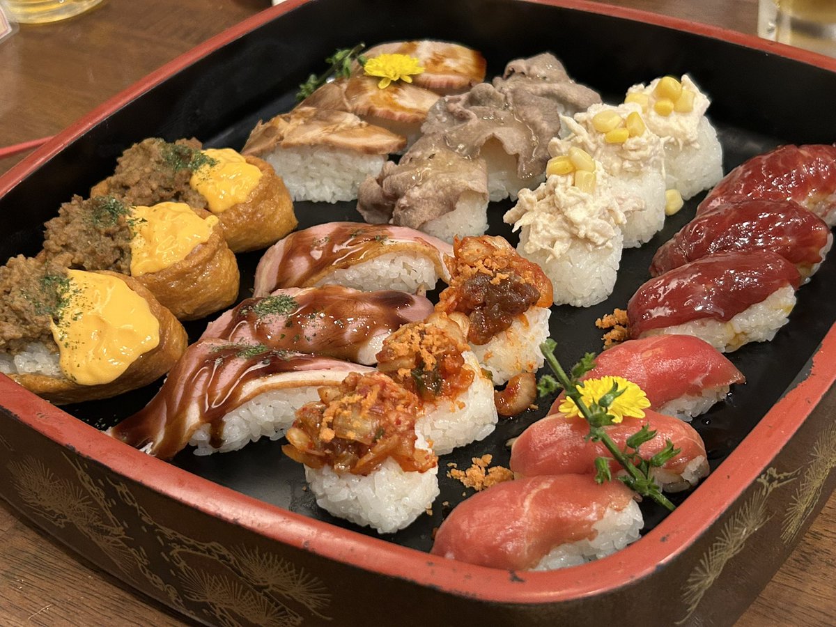 本日はオフ会でした。
フィギュア並べたり歌ったり肉寿司食べたりして最高に充実した一日となりました！📸🎤🍣
