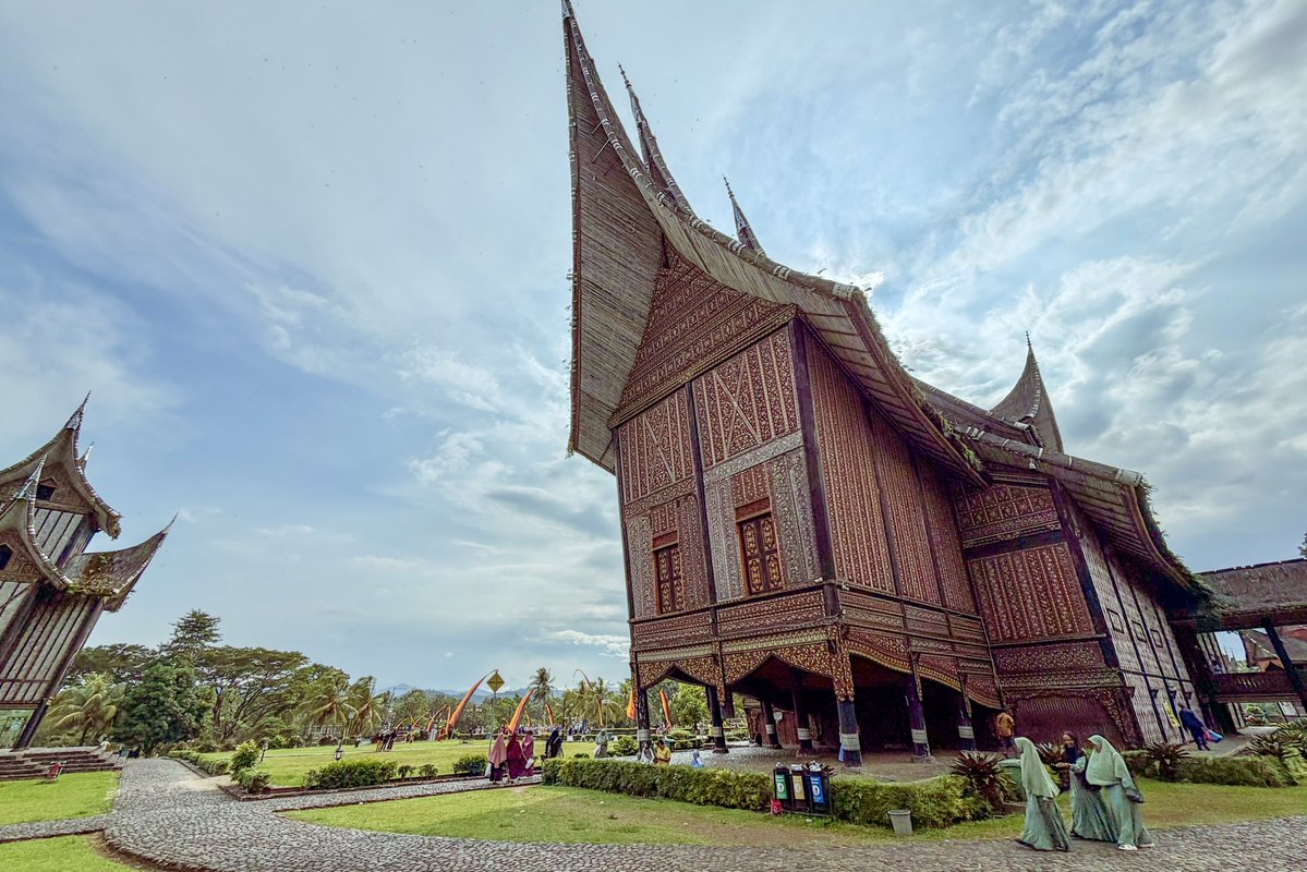 Pointed roofs of Pagaruyung Palace, a striking feature of Minangkabau architecture said to resemble buffalo horns or a boat turned on its side. #westsumatra #indonesia