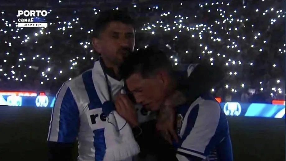 desarme_tatico's tweet photo. Uma das imagens da noite. Tanto Porto. 💙 https://t.co/jMb2aj6bgE