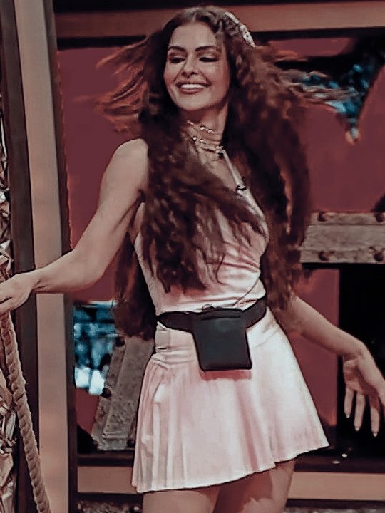 rubyycon_'s tweet photo. priyanka is giving so zendaya in this look. https://t.co/loikZRUZAd
