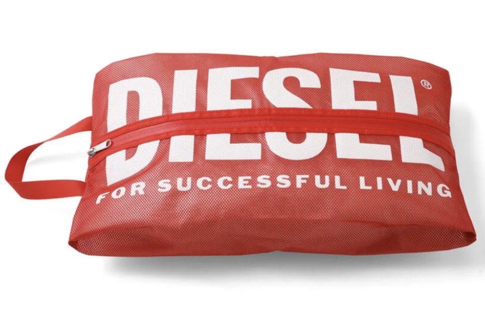 te_tsu_ya0315's tweet image. 先週の月曜日に注文した
DIESEL CLUB CARDの、
ポイント交換アイテムを取りに💨
受け取り期間が明日迄やったし‼︎

3月のあの出来事以来久し振りに‥
電車🚆に乗ったwww

e.m.にも顔出したけど…
やっぱり痩せましたネって。
めっちゃ食べてるんやけども💦
#diesel