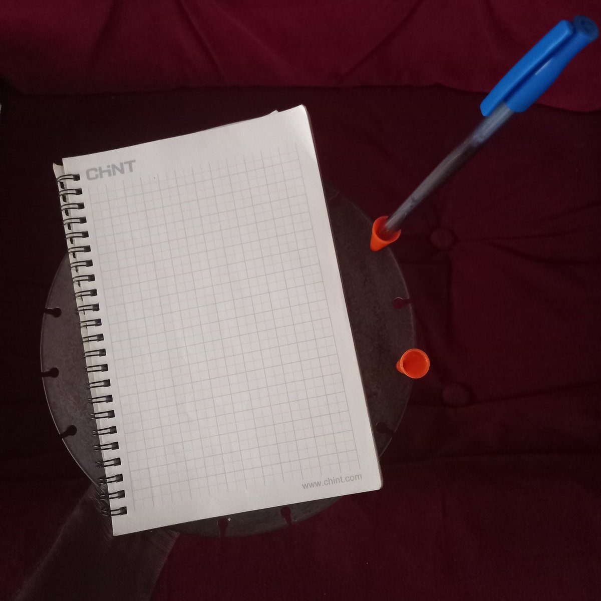 al_bertoid's tweet image. My new sketchboard under testing.

for when you need the freedom in your wrists and fingers to bring forth your ideas during #handsketching

#productDesign
#prototype
#WasteToProduct

: | :