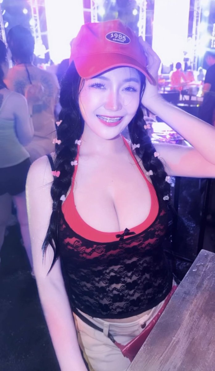 Sara Thomas tweet media