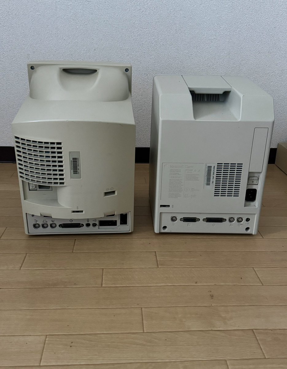 arayo333's tweet photo. コンパクトMacもモノクロからカラーへ。最後はアップルの手を離れユーザーにより大輪の花を咲かせました。 https://t.co/vt8EDQLOXO