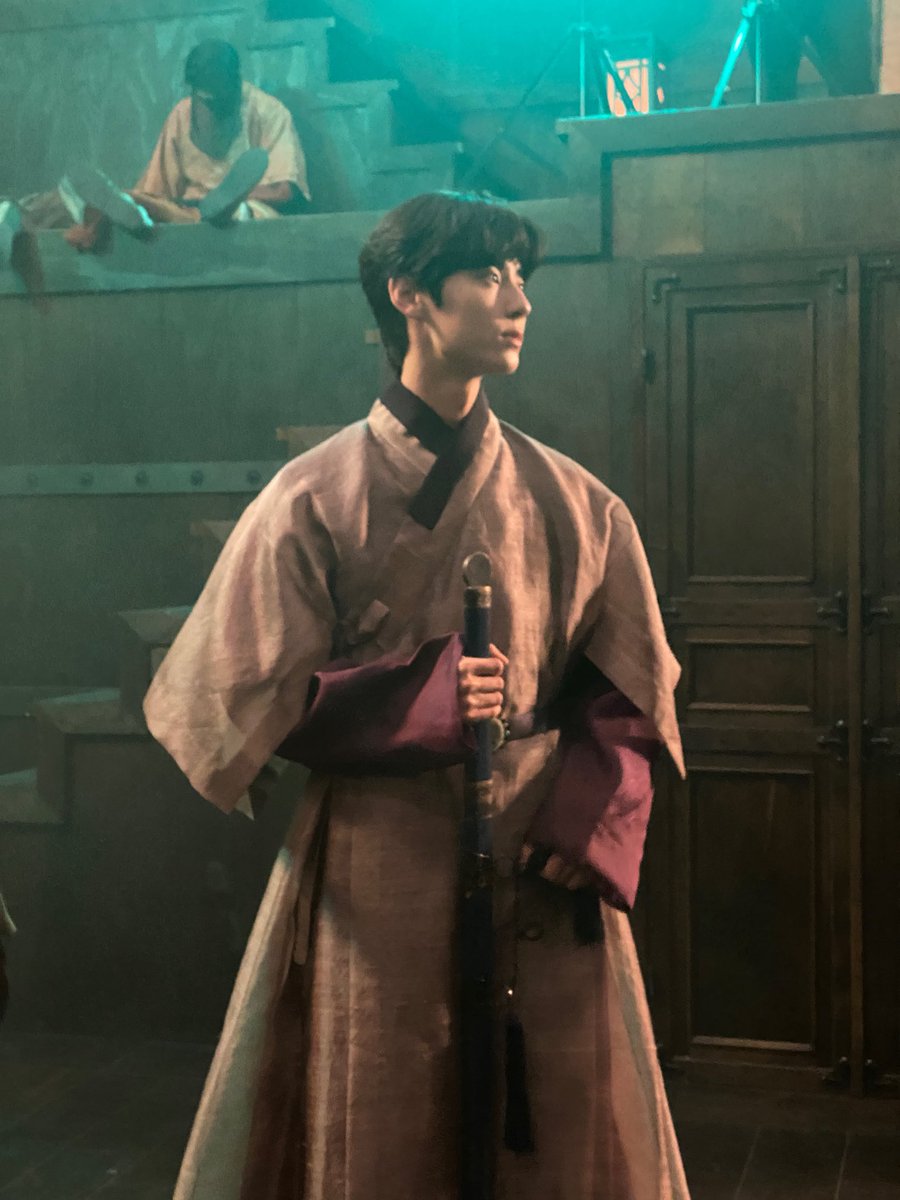 Dodohwangdo's tweet photo. 갑자기 한복 입은 황민현 보고싶어짐 https://t.co/Szl35JA2kv