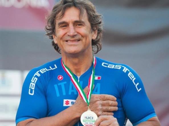 RaiRadio2's tweet photo. Il Primo Maggio 2026, ci ha lasciato Alex Zanardi, ex pilota di Formula1. Per noi resterà sempre un campione 🥀
📻 https://t.co/ONh7Jb2GGU https://t.co/7SqUwk9eKN