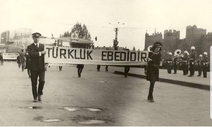 BatuBoyu's tweet photo. 3 Mayıs Türkçülük günü kutlu olsun. https://t.co/4Nv4rsWBCi