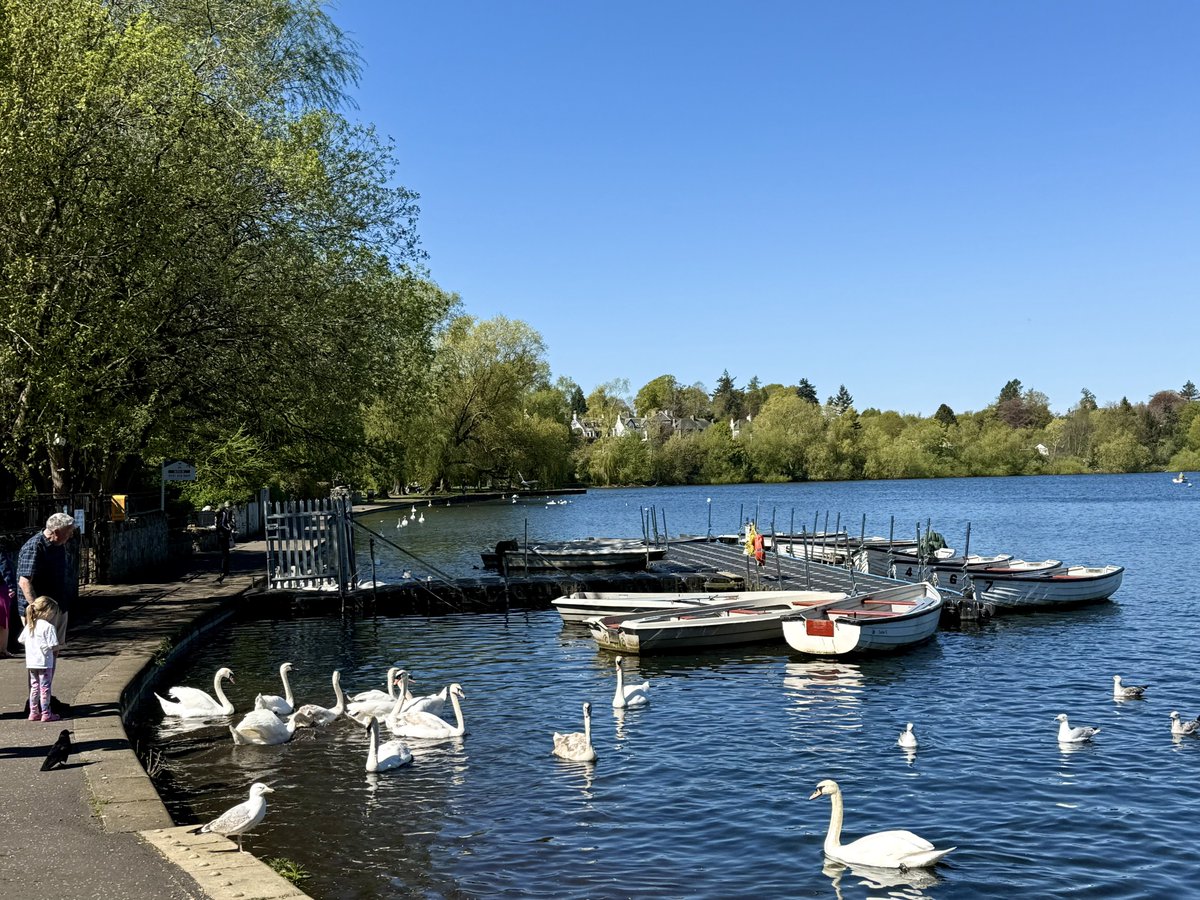 ElleBeePhotos's tweet image. A few more calming views of Linlithgow Loch and the picturesque scenery around it, to wish everyone a peaceful Sunday. 🕊️💙💚

#landscapephotography #NaturePhotography #Scotland